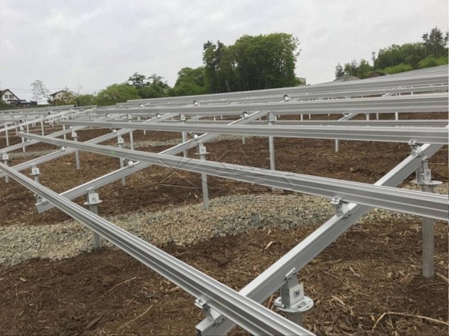 Montage sur poteau de panneau solaire